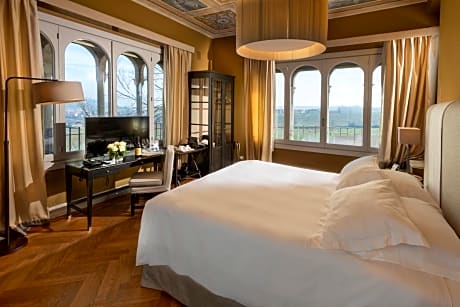 Deluxe Suite with Spa Bath and Spa Access