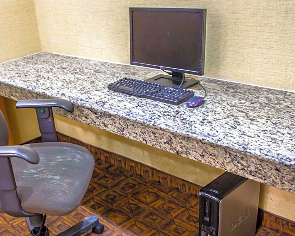 Travelodge by Wyndham Ozone Park