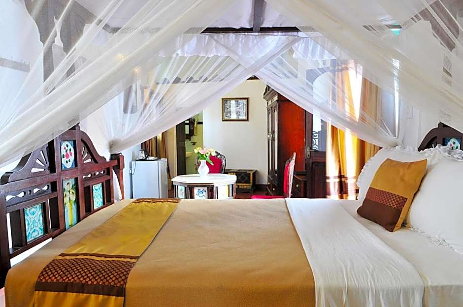 Dhow Palace Hotel