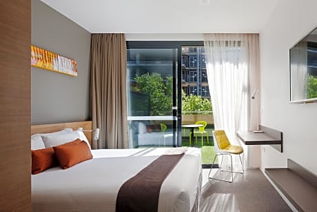 Elizabeth Street Balcony Room