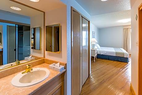3-Bedroom Oceanfront Apartment