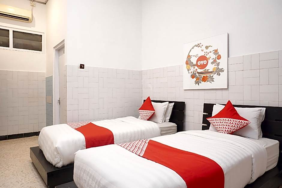 OYO 461 Hotel Madukoro Near RSI Hidayatullah