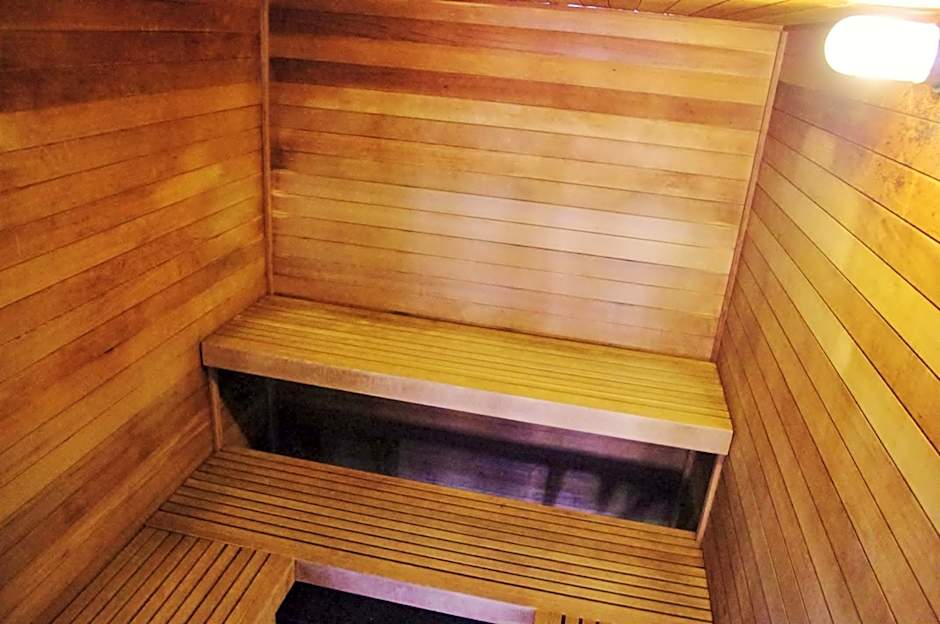 Glenwood Springs Cedar Lodge