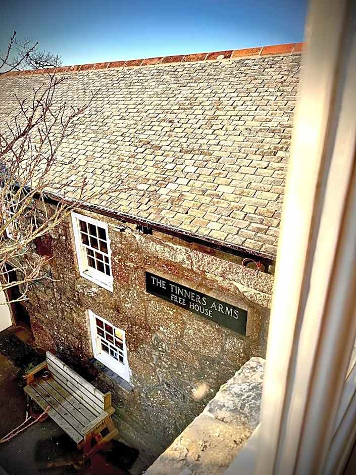 The White House at The Tinners Arms