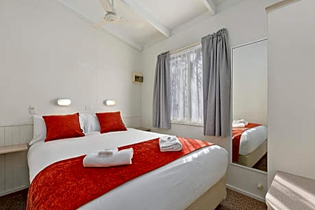 Two-Bedroom Cabin (Bungalow)