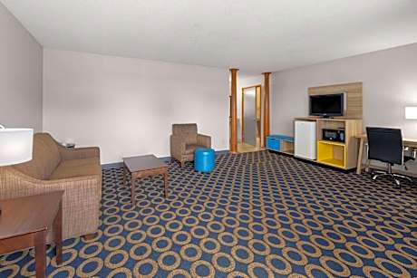 One-Bedroom King Suite - Accessible/Non-Smoking