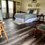 Vinehurst Inn & Suites