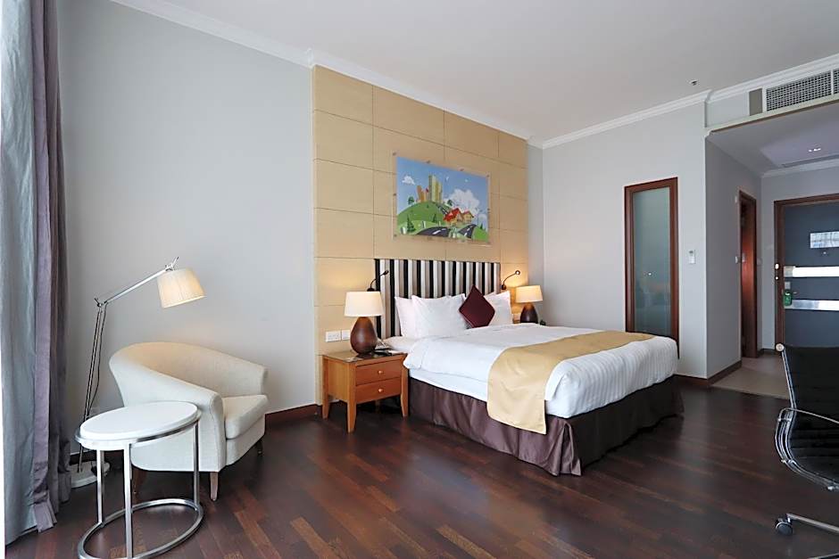 V Plaza Hotel