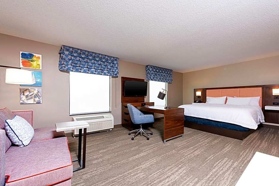 Foto 1 de 5 de Studio 1 King Bed with Sofabed Suite