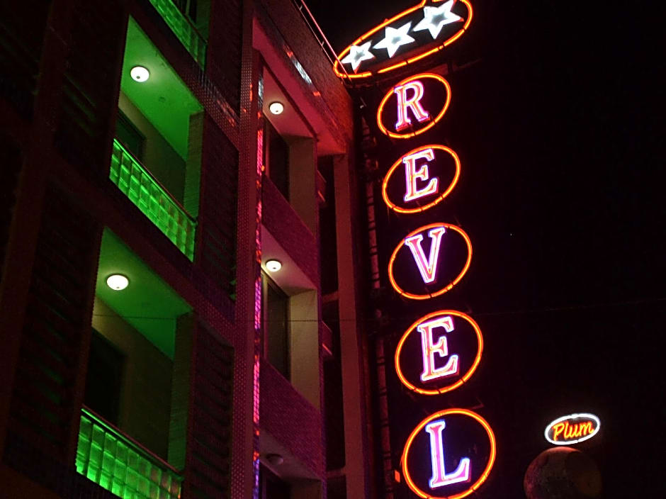Revels Plum Hotel – Delhi, NY