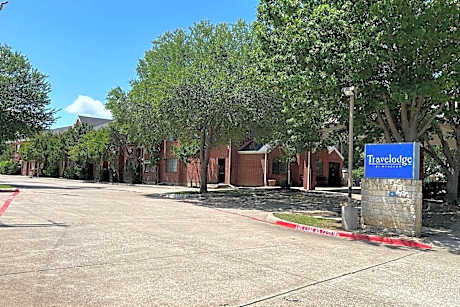 Travelodge by Wyndham Arlington/Dallas Area