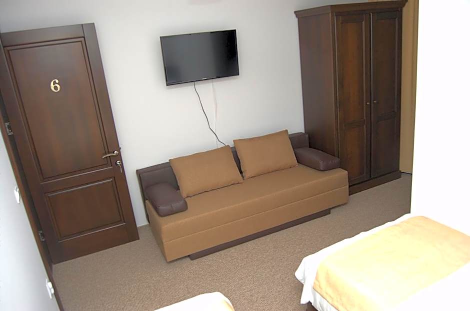 Complex Parc Pini Moinesti