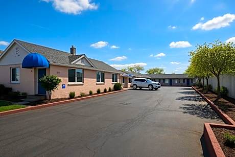 Boulevard Inn