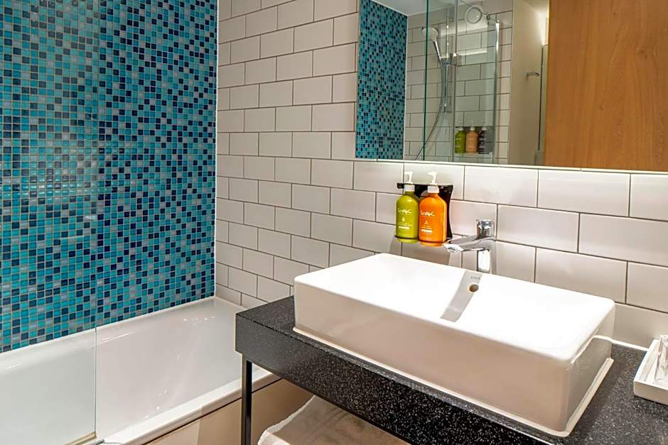 Holiday Inn London Brentford Lock By IHG