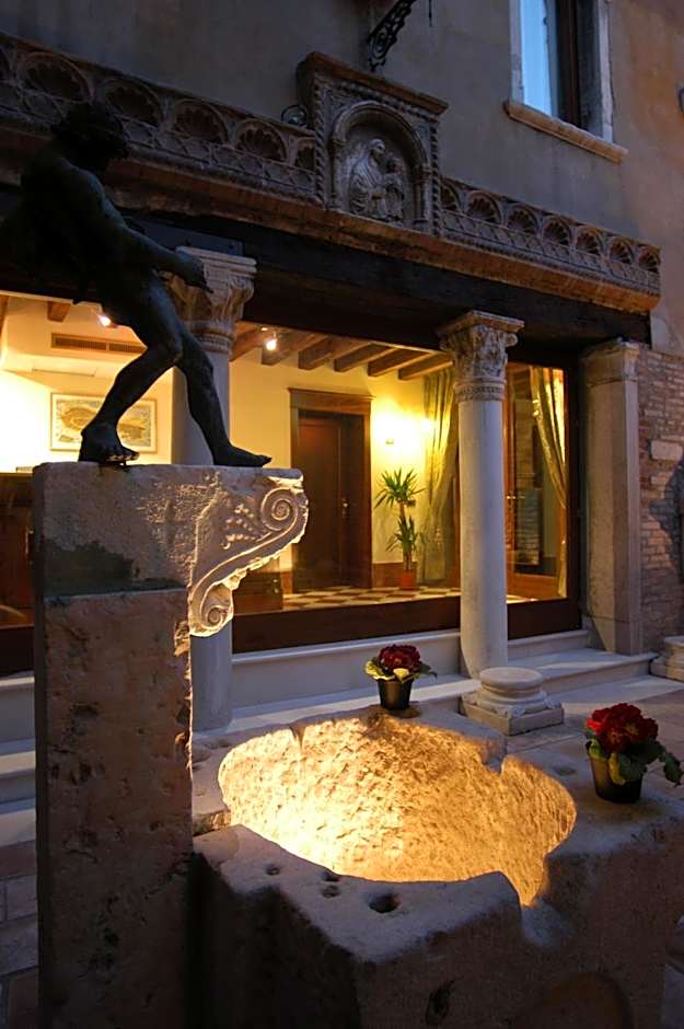 Photo 1 of 50 of Hotel Al Ponte Mocenigo