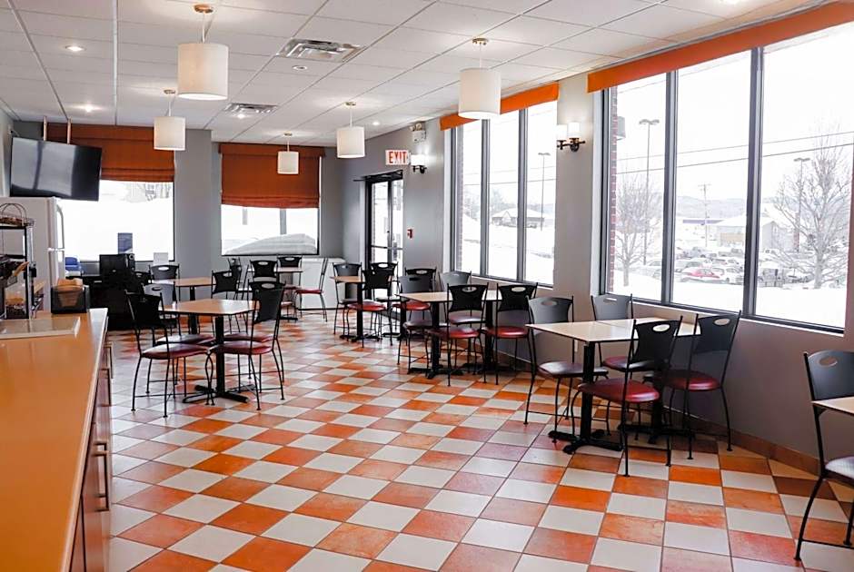 Super 8 by Wyndham Campbellton NB