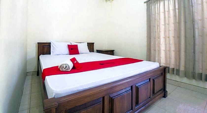 RedDoorz near Nusa Cendana University