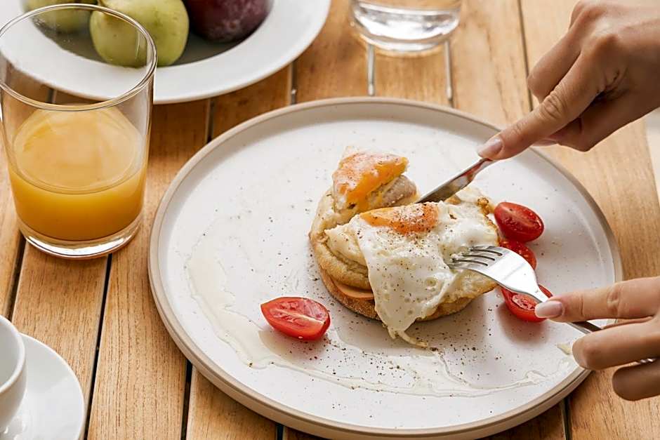 Meliti Waterfront Suites