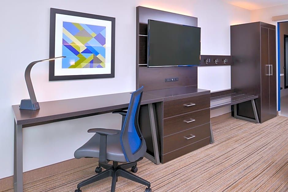 Holiday Inn Express & Suites - Olathe West, an IHG Hotel