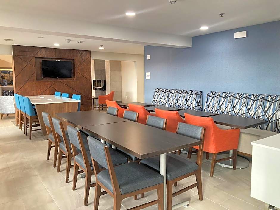 Holiday Inn Express & Suites Port Washington By IHG