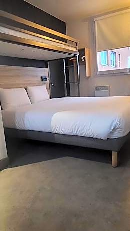 Standard Double Room with One Bunk Bed