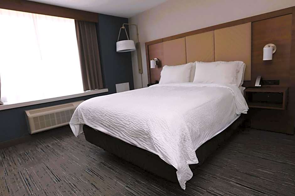 Holiday Inn Express Detroit-Birmingham By IHG