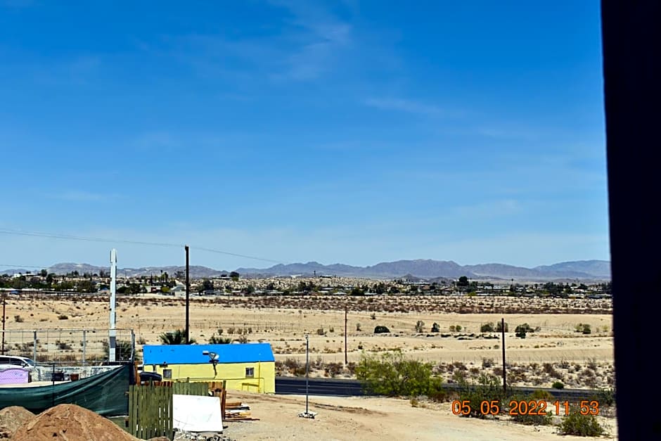 9 Palms Inn