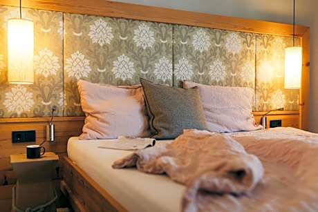 Apartment with Pool View