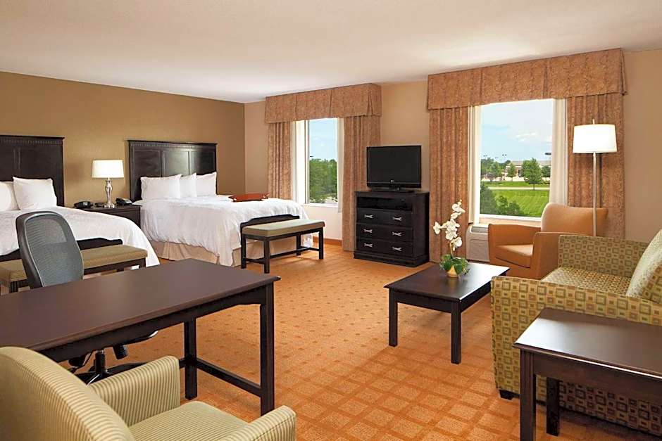 Photo 1 of 1 of 2 Queen Beds, Hearing/Mobility Accessible