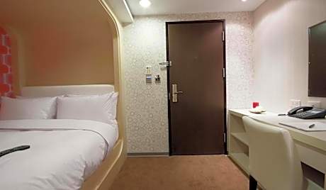 Small Double Room - No Window
