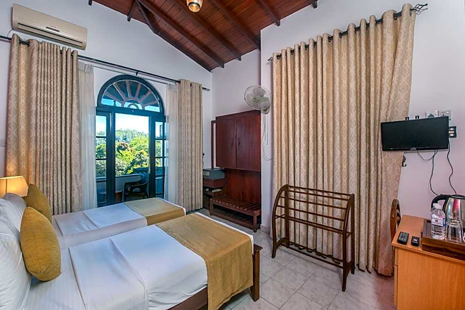 Ceyloni Lake Residency