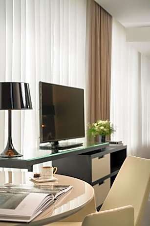 Spacious Centro Corner Suite