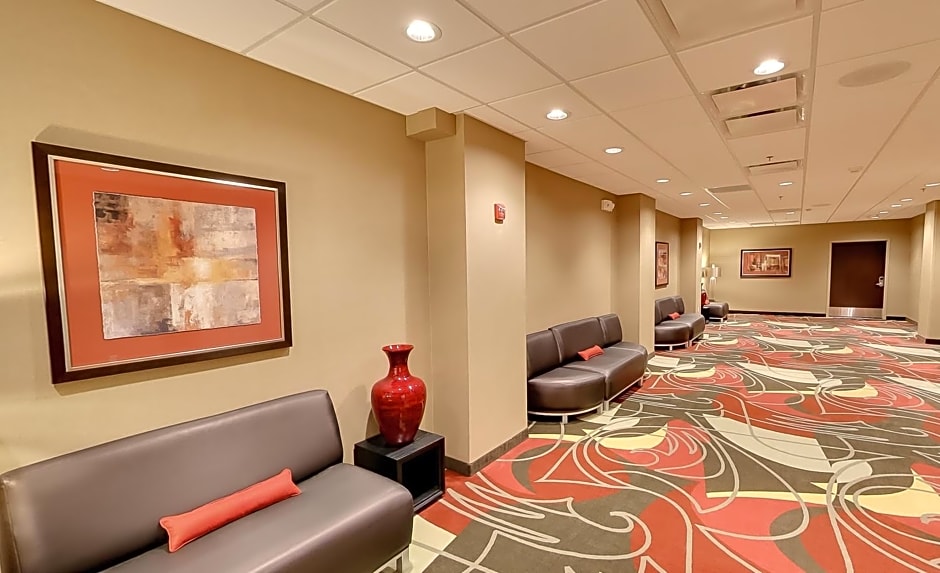 Holiday Inn Express & Suites Plymouth - Ann Arbor Area