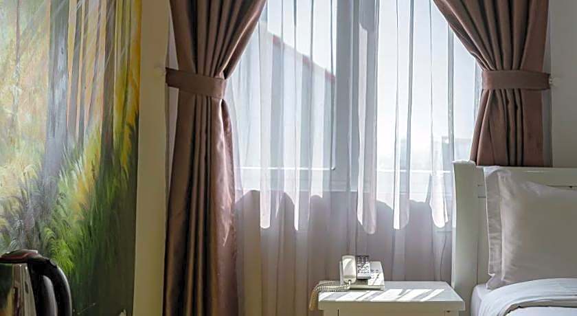 Ken's Backpackers Hotel