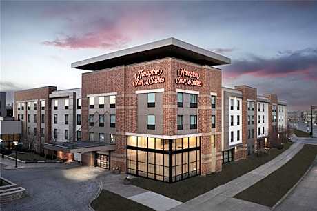 Hampton Inn By Hilton And Suites Omaha Downtown