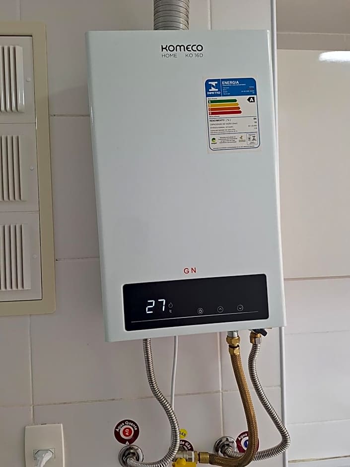 Apto moderno com varanda, piscina e academia