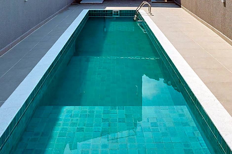 BH28: 1 Quadra d Praia, Ar, Churrasqueira, Piscina