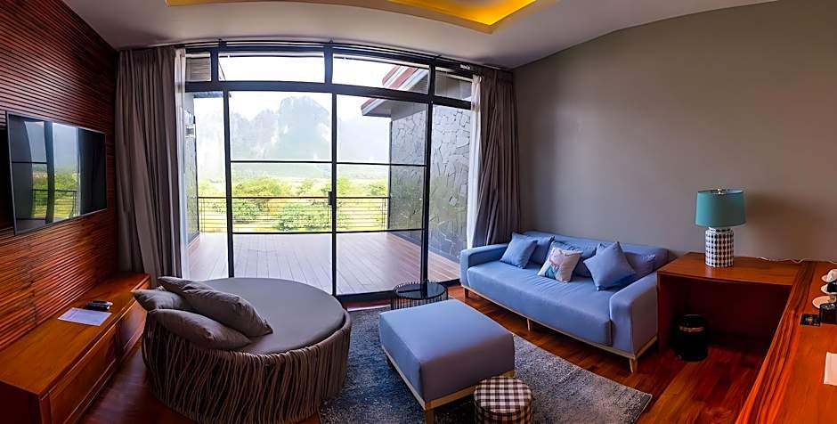 Inthira Vangvieng