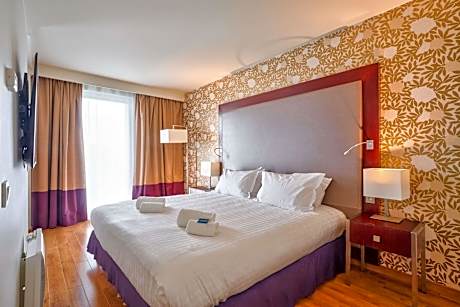 1 King Bed Nonsmoking