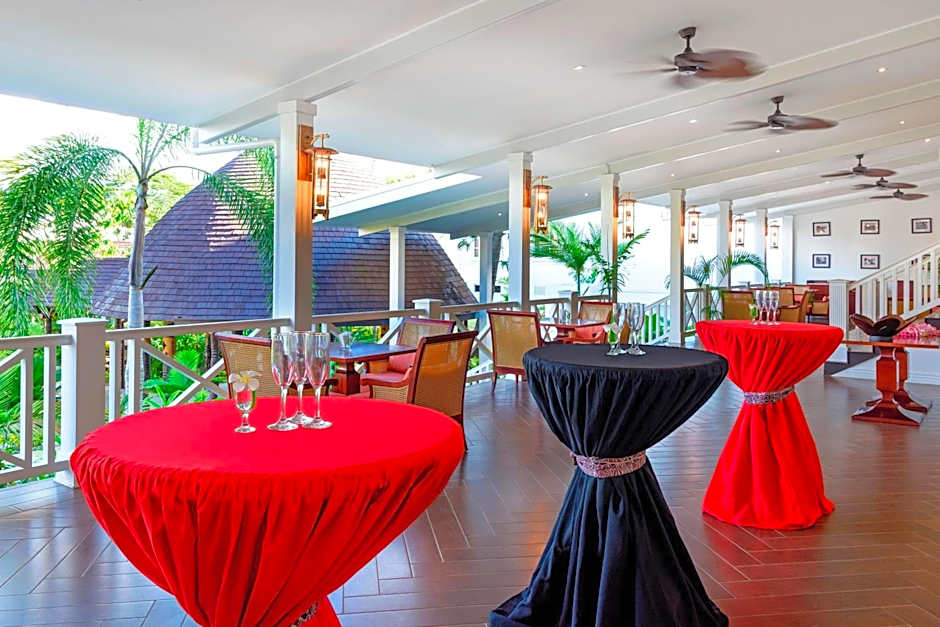 Sheraton Samoa Aggie Grey's Hotel & Bungalows