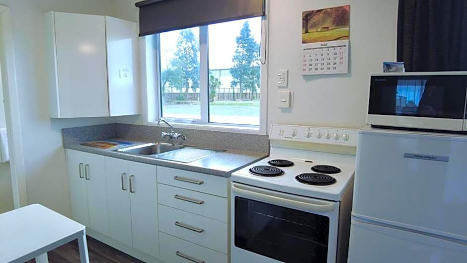 554 Moana Court Motel