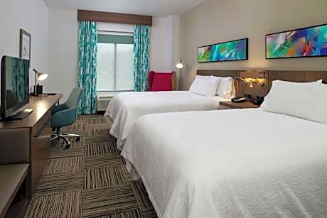 Queen Room with Two Queen Beds - Hearing Access