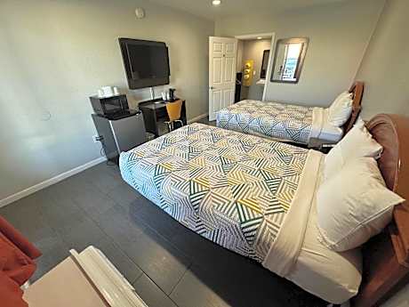 Quadruple Room - Disability Access - Roll in Shower