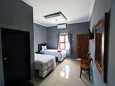 Balcony Twin - City View