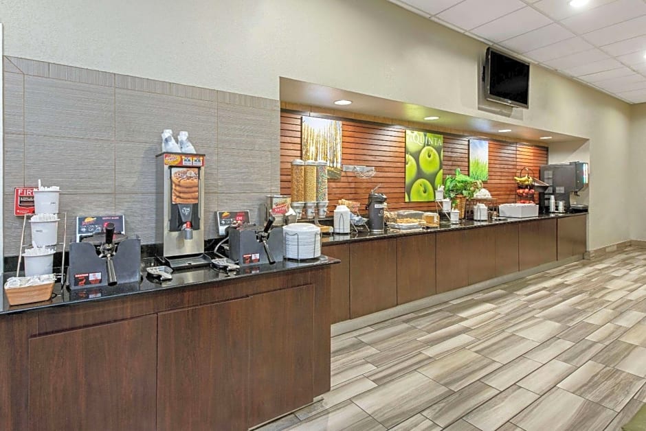 La Quinta Inn & Suites by Wyndham New Orleans Airport