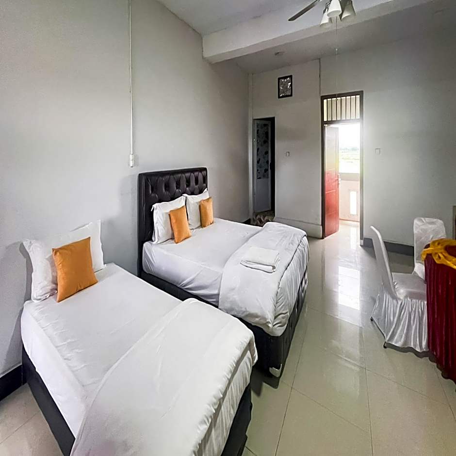 RedDoorz near Salib Kasih Tarutung