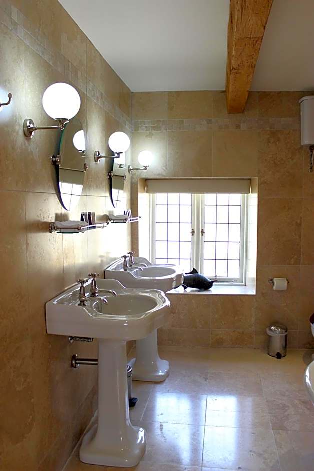 Rafters at Riverside House Hotel