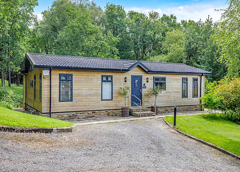 Charlesworth Lodges