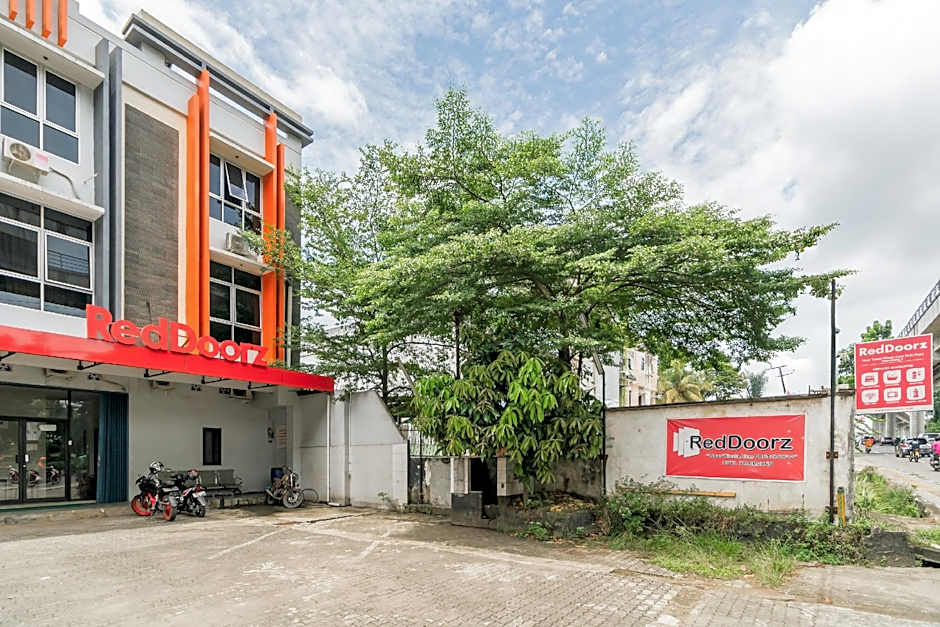 RedDoorz near Taman Wisata Alam Punti Kayu Palembang 2