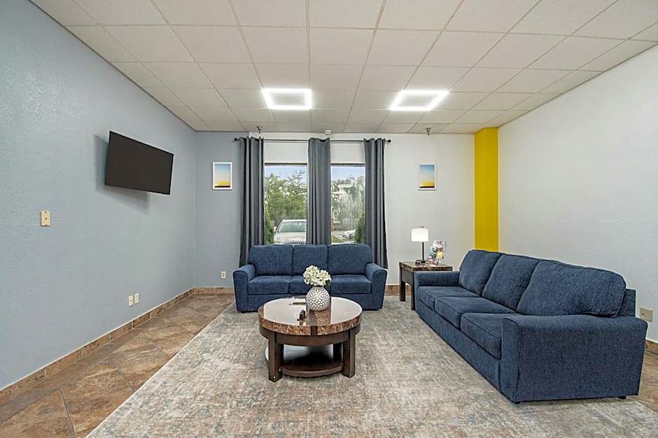 Days Inn & Suites by Wyndham Mt Pleasant